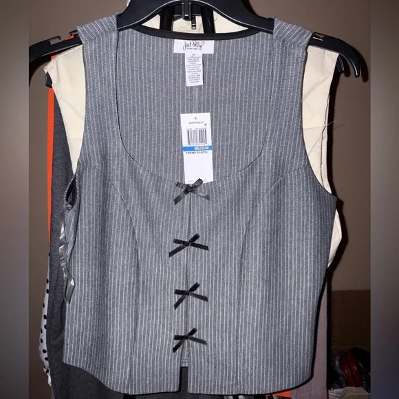 Gray PIN STRIPE BOW-TRIM VEST TOP JUNIORS NWT - Picture 2 of 3